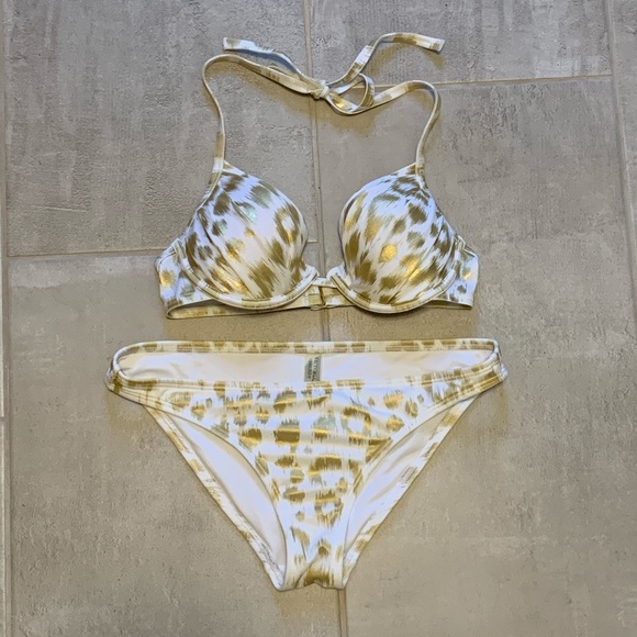 Victoria’s Secret bikini - Picture 1 of 1